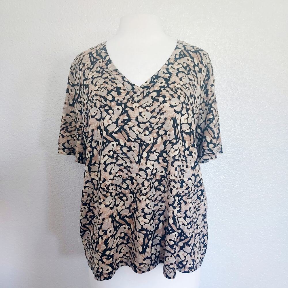 Banana Republic Black Tee with Beige Floral V-Neck